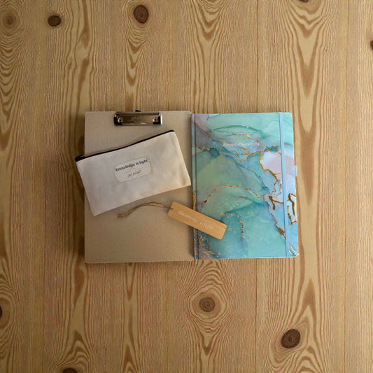 Pack Al-‘Ilmo Nour العِلم نور con portapapeles | Knowledge is light