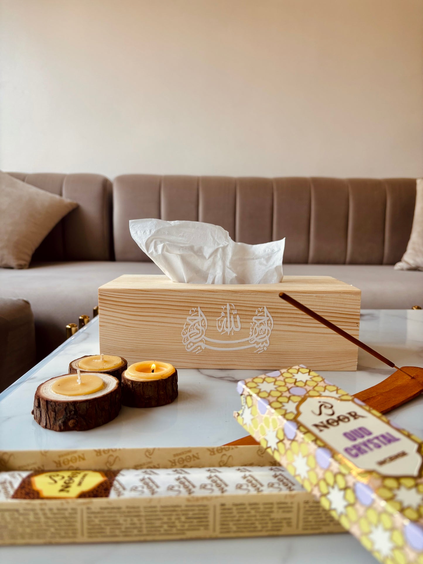 Pack Sakinah | Portapañuelos, velas de cera natural, incienso Noor y soporte de madera